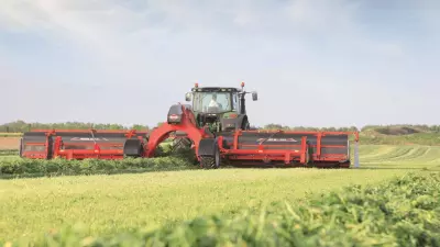 Zgrabiarka z przenośnikiem taśmowym MEGRE MAXX 750