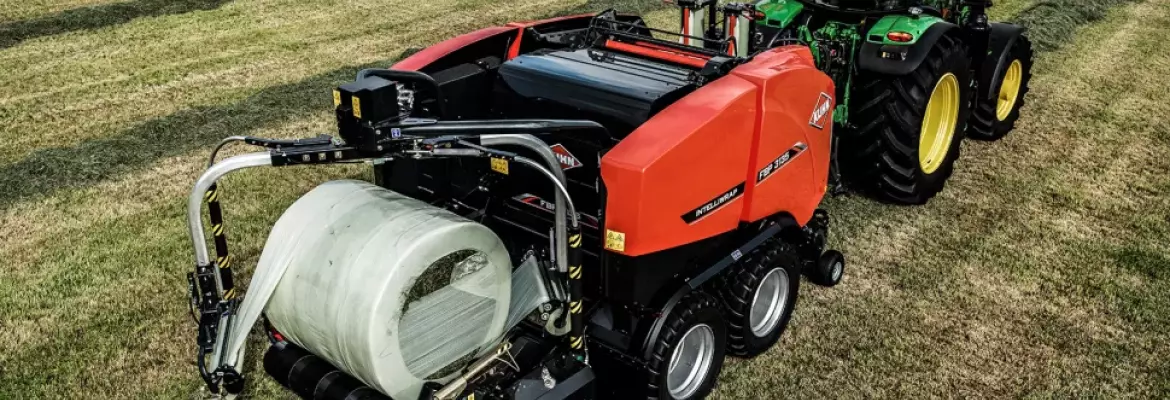 Vue sur le combiné presse-enrubanneuse FBP 3100 KUHN