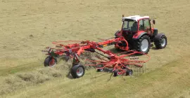 Mechaniczna lub hydrauliczna regulacja szerokości pokosu w modelu GA 7501 +