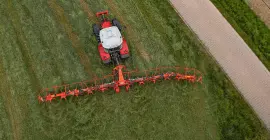 GF 13003 podczas pracy na polu