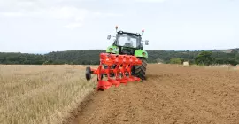 Odkładnice TRIPLEX z trzech warstw stali o różnej grubości to rozwiązanie, które optymalizuje rentowność pługa MASTER 103.