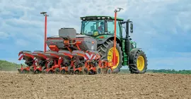 Pneumatyczny siewnik punktowy MAXIMA 3 podczas pracy