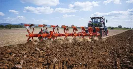 MULTI-LEADER-XT_Ploughing_On-land-ploughing.jpg