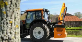 Kosiarka wysięgnikowa do trawy i żywopłotów KUHN MULTI-LONGER GII 5057 P: potęga ruchu prostego ramienia