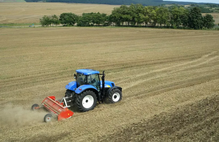 BK-320 podczas pracy na polu