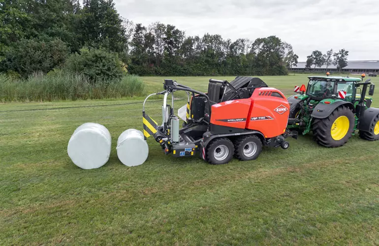 KUHN_Baler-Wrapper-Combination_round_bales_VBP7190