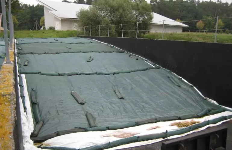 Proper silo cover