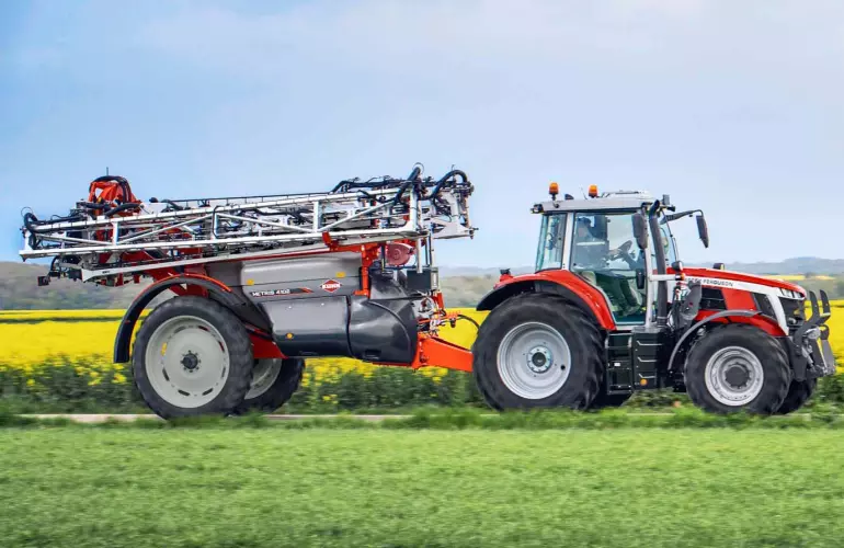 Cuve de pulvérisateur agricole KUHN