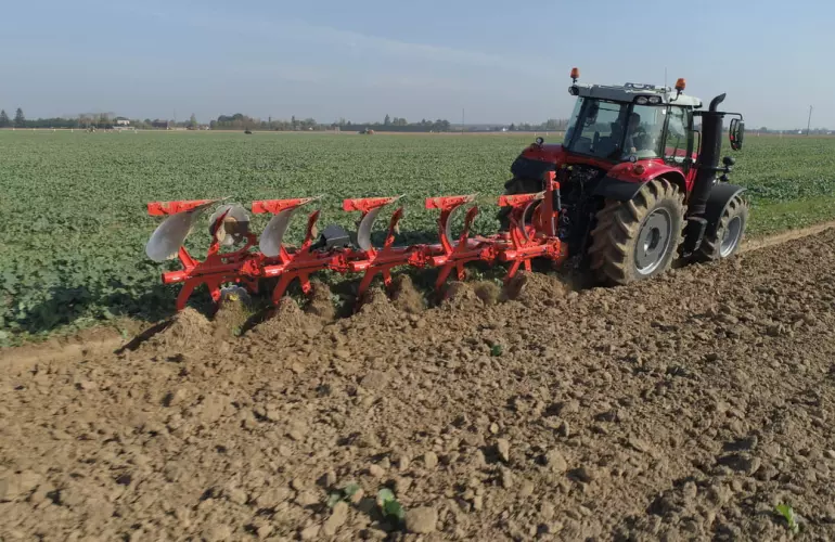 Mounted Plough VARI MASTER 123 working in a field