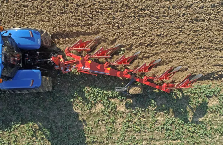 Mounted Plough VARI MASTER 153 working in a field