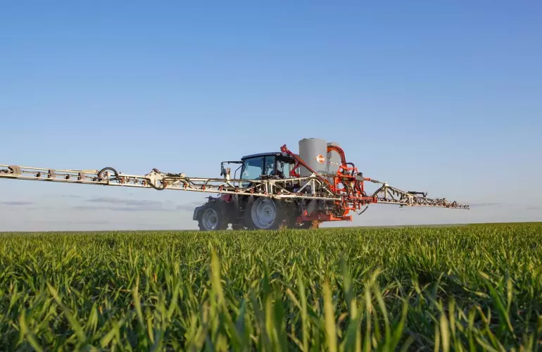 Pulvérisateur agricole porté KUHN