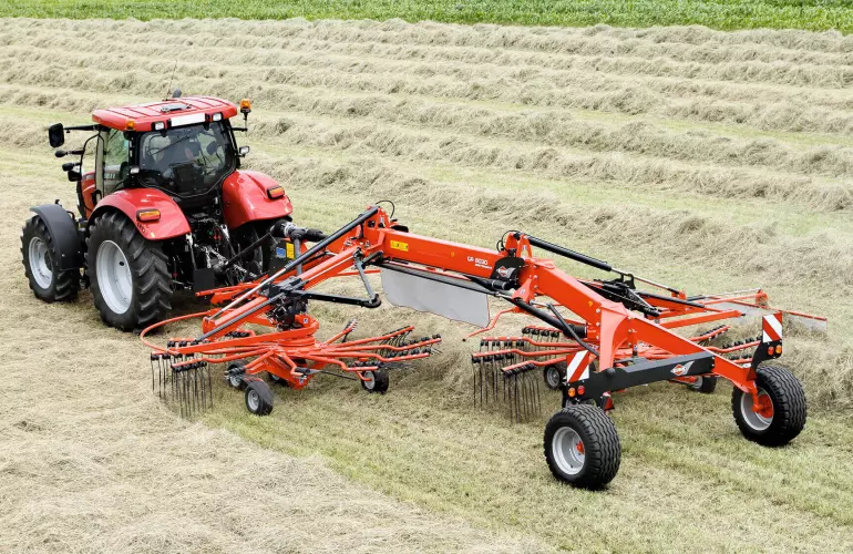 GA 8030 podczas pracy na użytku zielonym