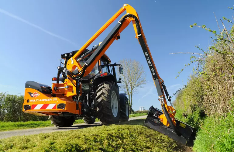 Kosiarka wysięgnikowa do trawy i żywopłotów KUHN MULTI-LONGER GII 5057 P: potęga ruchu prostego ramienia