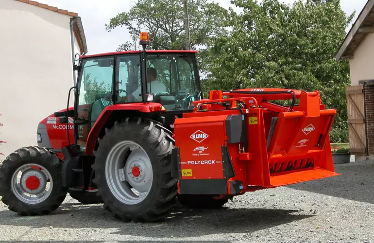 Wycinak do kiszonki z funkcją zadawania paszy POLYCROK