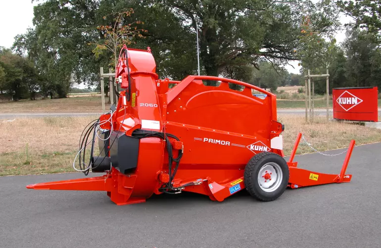 Półzawieszany PRIMOR 2060 H, widok przodu z lewej strony