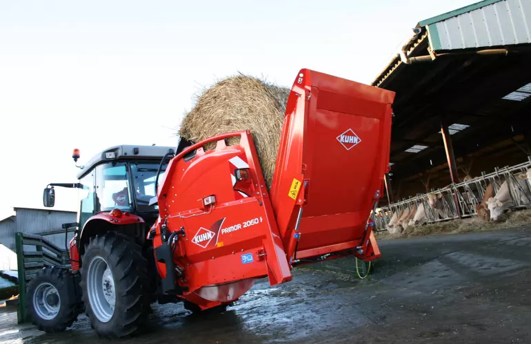 KUHN PRIMOR 2060 H w pozycji transportowej