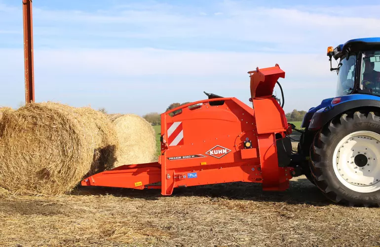 KUHN PRIMOR 2060 M w pozycji transportowej