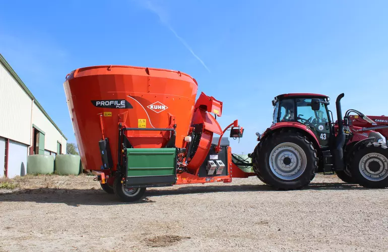 Wóz paszowy PROFILE PLUS 1 DL w pracy