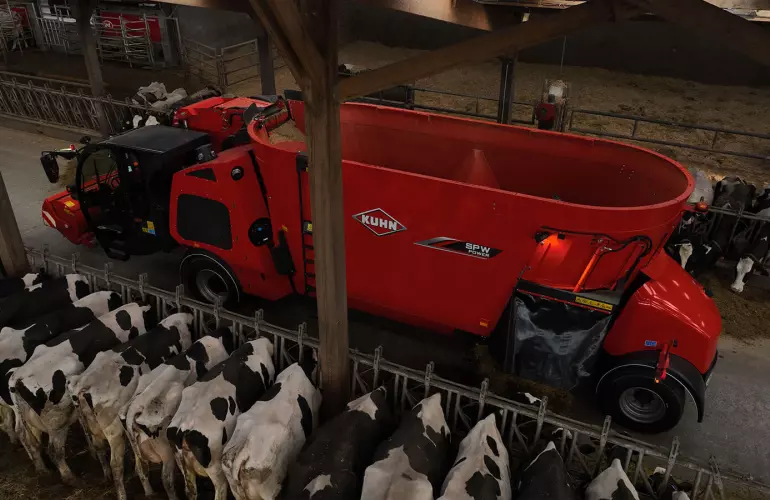 SPW Power przy zadawaniu paszy dla krów mlecznych