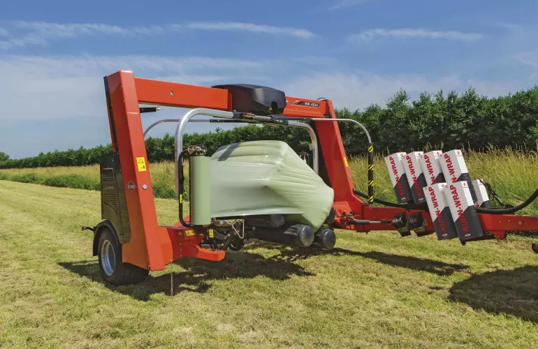 Model SW 4014 w trakcie owijania beli