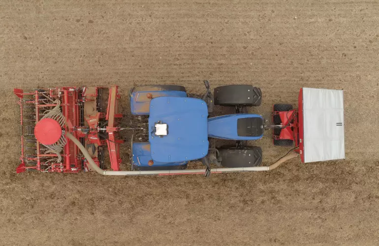 Przedni zbiornik TF 1512 przy pracy