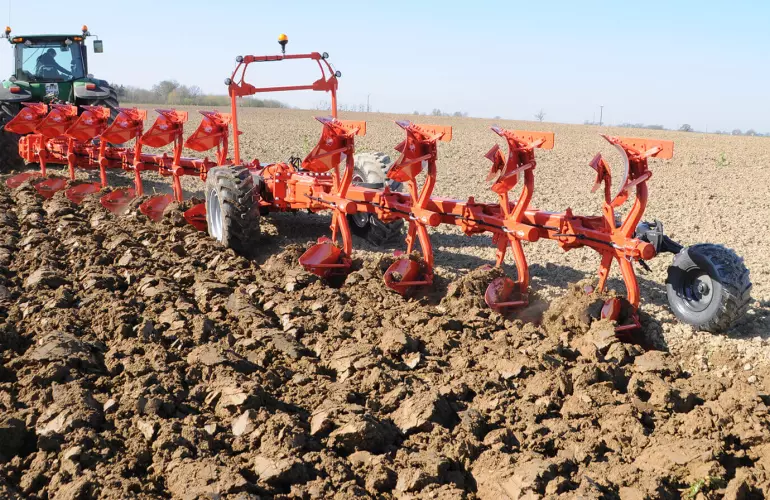 Pług VARI-CHALLENGER w miejscu pracy