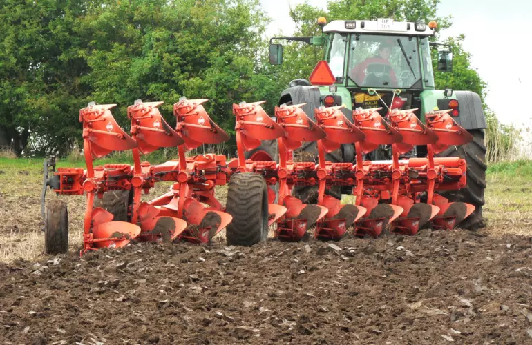 Hydraulicznie sterowany przegub ramy w pługu VARI-MANAGER