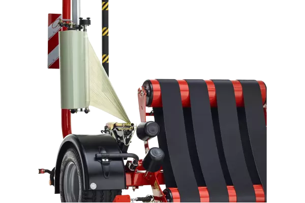 Obcinacz o dobrze znanej nożycowej konstrukcji przytrzymuje i odcina folię.