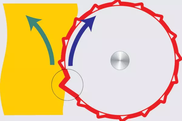 Walce o profilu POWERTRACK zapewniające niezawodne obracanie beli.