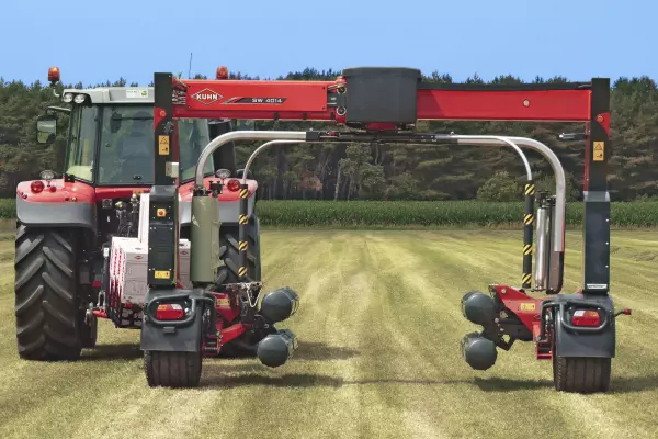 Owijarka posiada szerokość roboczą w polu wynoszącą 4 m.