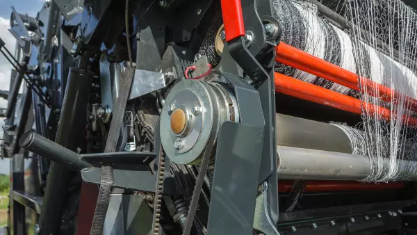 Technologia Active stretch zapewnia jednolity kształt beli przy stałym napięciu siatki.