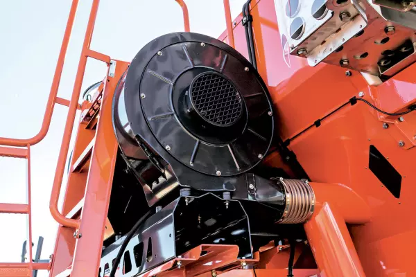 Rozsiewacz AERO GTjest wyposażony w dwie wydajne dmuchawy zapewniające równomierny rozsiew.