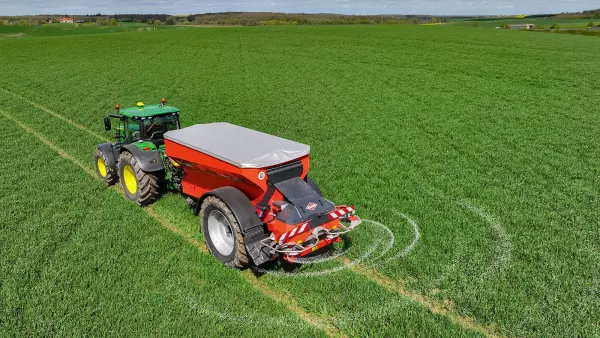 UNIVERSAL PowerPack: rozsiewanie preparatów do użyźniania gleby