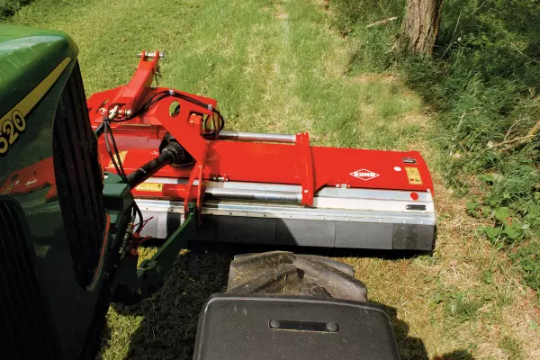 Przesunięcie boczne na rurach ślizgowych w modelach BP-BPR serii 100