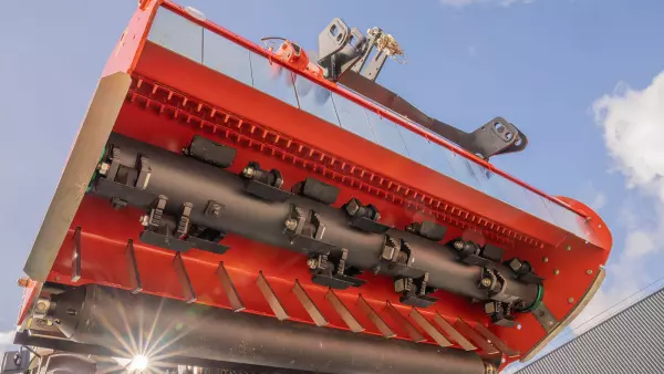 Rotor i narzędzia robocze rozdrabniaczy serii BVR 1000 umożliwiają pracę w najbardziej zdrewniałych resztkach roślin.