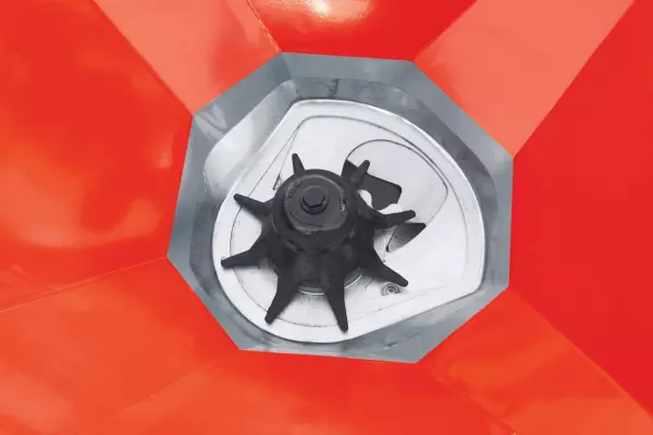 Współosiowy system regulacji rozsiewu CDA zapewnia optymalny rozkład poprzeczny nawozu.