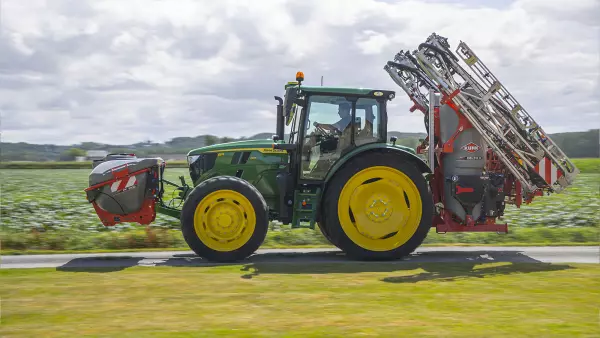 Zdjęcie DELTIS 2 i PF na drodze