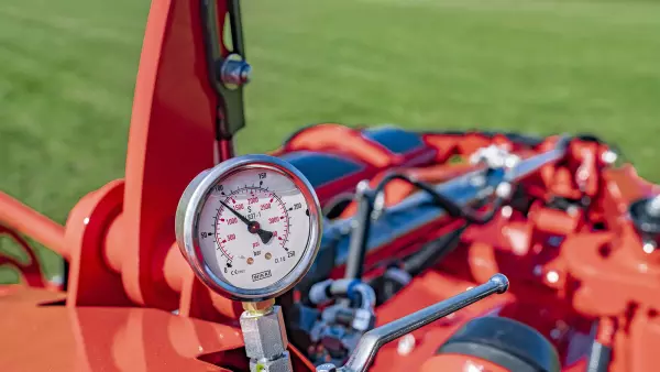 Dzięki zawieszeniu LIFT-CONTROL i systemowi zabezpieczenia NON-STOP kosiarka jest chroniona przed przeszkodami.