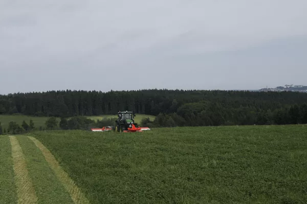 Szerokość pokosu można zmniejszyć do 1,20 m w FC 3125 F.