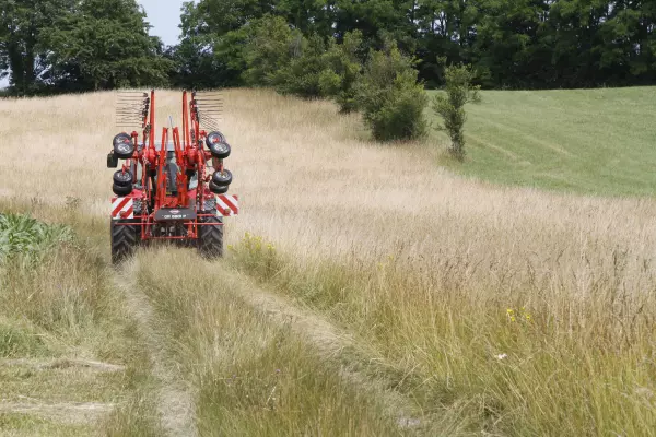 Brak potrzeby demontowania ramion na czas transportu, w przeciwieństwie do modelu jednokaruzelowego