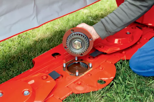 Wymiana modułów dysków w belce tnącej serii 100