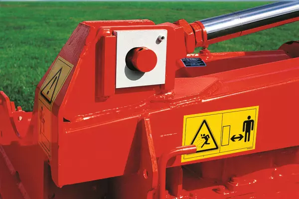 Sztywna lub pływająca pozycja brony wirnikowej z ramą przegubową.