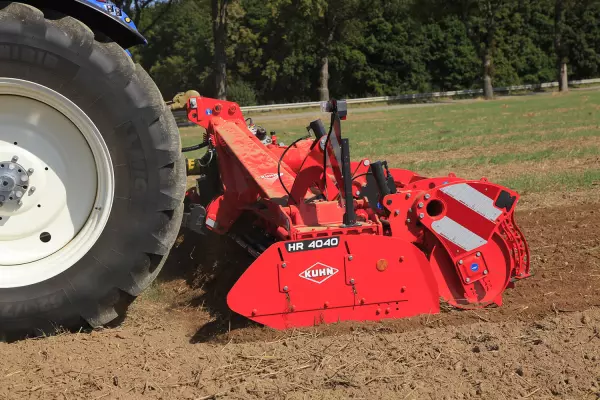 Wydłużony kształt bocznych osłon zapewnia idealne wykończenie powierzchni pomiędzy dwoma przejazdami.