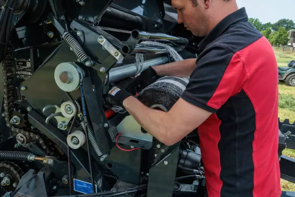 Technologia aktywnego rozciągania i aktywny system podawania siatki zapewniają stałe wysokie naprężenie siatki.