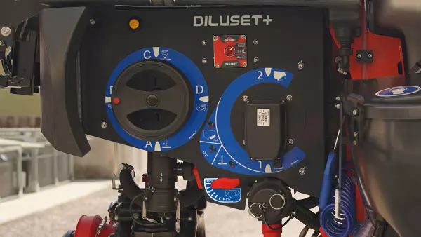 Obsługa DILUSET+ z programowanym napełnianiem, płukaniem i wyświetlaczem w kabinie ciągnika, informującym o ilości cieczy w zbiorniku.