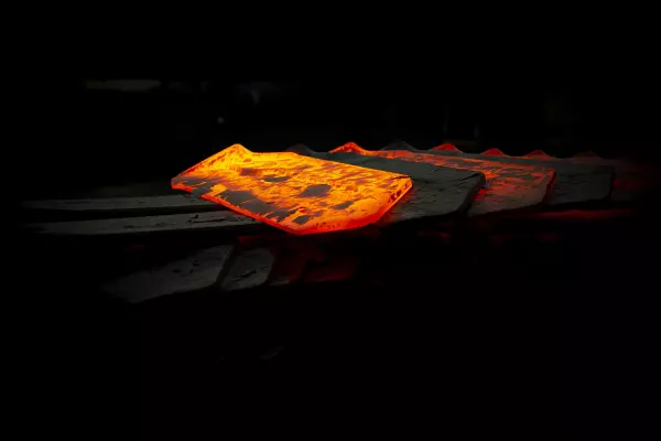 Oryginalne lemiesze i dłuta KUHN są kute i poddawane obróbce, co zwiększa ich żywotności o 20% w porównaniu z zamiennikami.