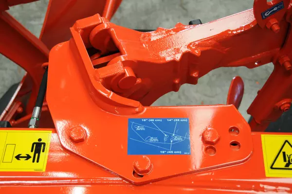 Wskaźnik zmiennej szerokości umożliwia podgląd szerokości roboczej z poziomu kabiny.