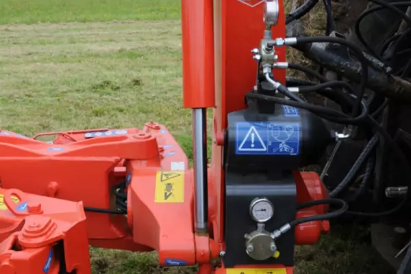 Kozioł zawieszenia Optidrive jest dostępny w pługach MASTER 183.