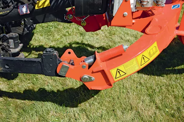 Zaczep z wbudowanymi amortyzatorami