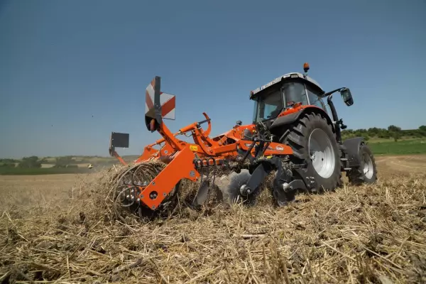 Wał Flexliner jest dostępny w maszynach zawieszanych i składanych OPTIMER.